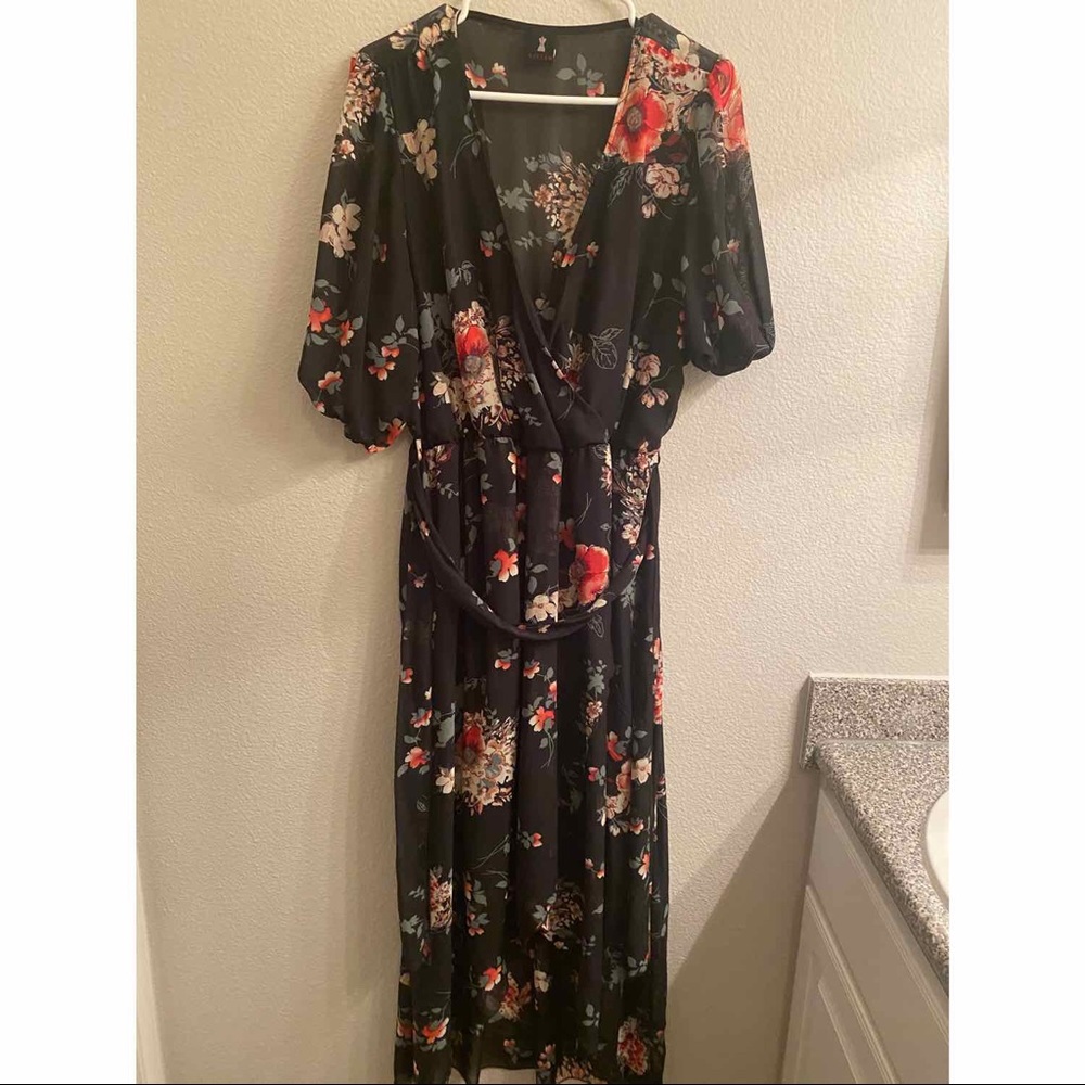 Lilian Plus Size Black and Floral Maxi Dress.